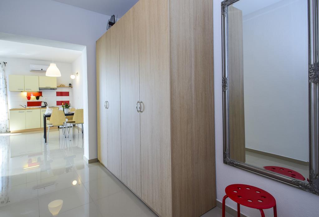 Amadrian Apartments ชิเบนิก ภายนอก รูปภาพ
