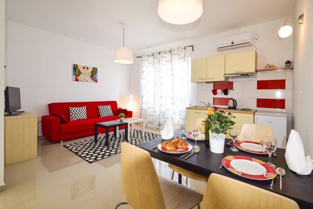 Amadrian Apartments ชิเบนิก ภายนอก รูปภาพ